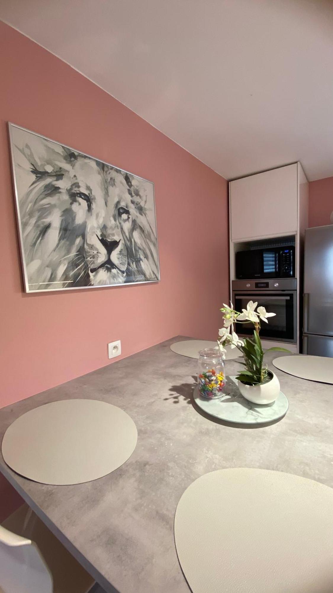 Next2Airport - Appartement House Of Lions Ransart Exterior foto
